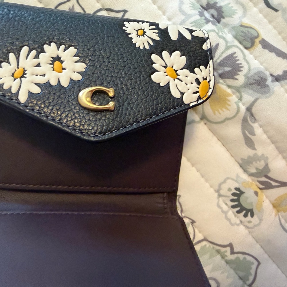 Coach Wyn Black and White Daisy Women's Wallet - Picture 3 of 4